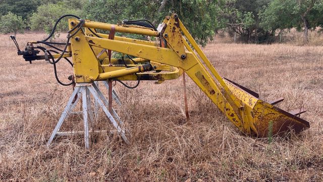 Pala Tenías de tres botellas con soportes 