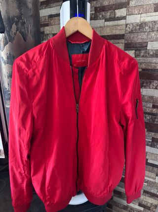 Cazadora bomber Zara Man roja