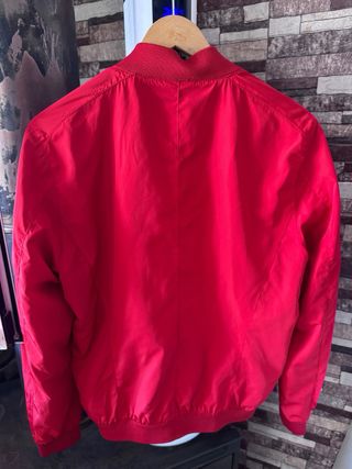 Cazadora bomber Zara Man roja