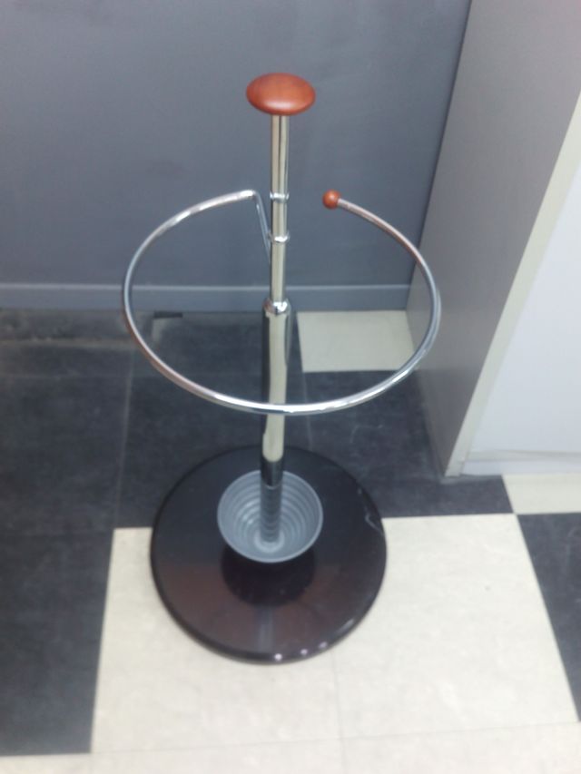 Paraguero Moderno - Metal y Mármol