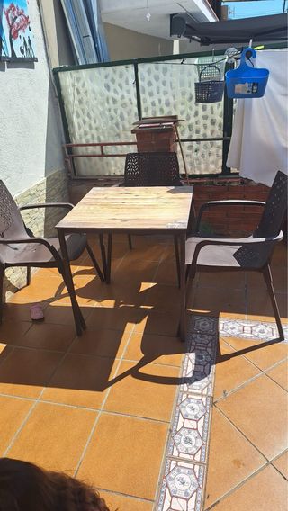 Mesa y  sillas jardín
