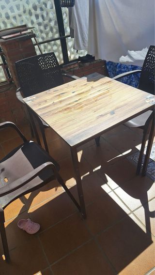 Mesa y  sillas jardín