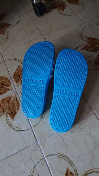 Chanclas Adidas Adilette azules Nuevas