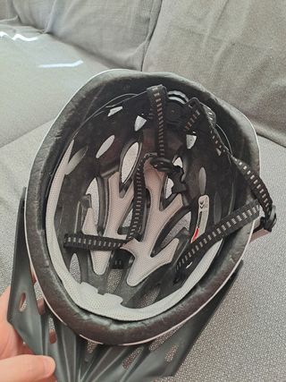 Componentes bici: casco, cubresillín y 2 bolsos