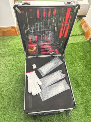 Kit de 500 herramientas con maletín de trasporte