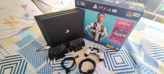 PS4 Pro (PlayStation 4 Pro) negra