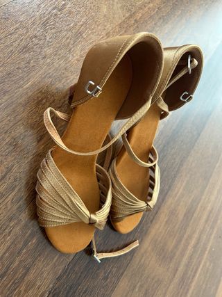 Zapatos baile salón dorados