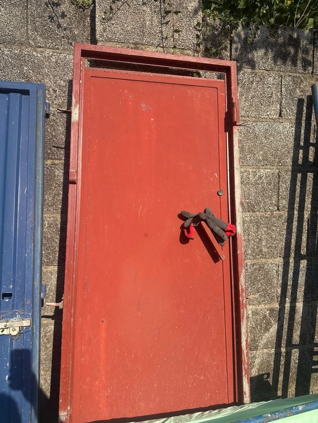 Puertas metálicas usadas