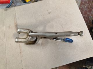 Pinza autobloccante