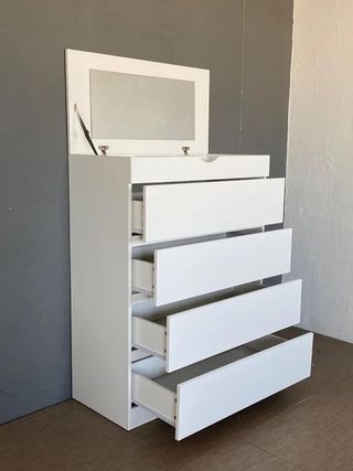 Cómoda tocador blanca con espejo