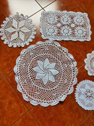 Set 9 centrini uncinetto vintage
