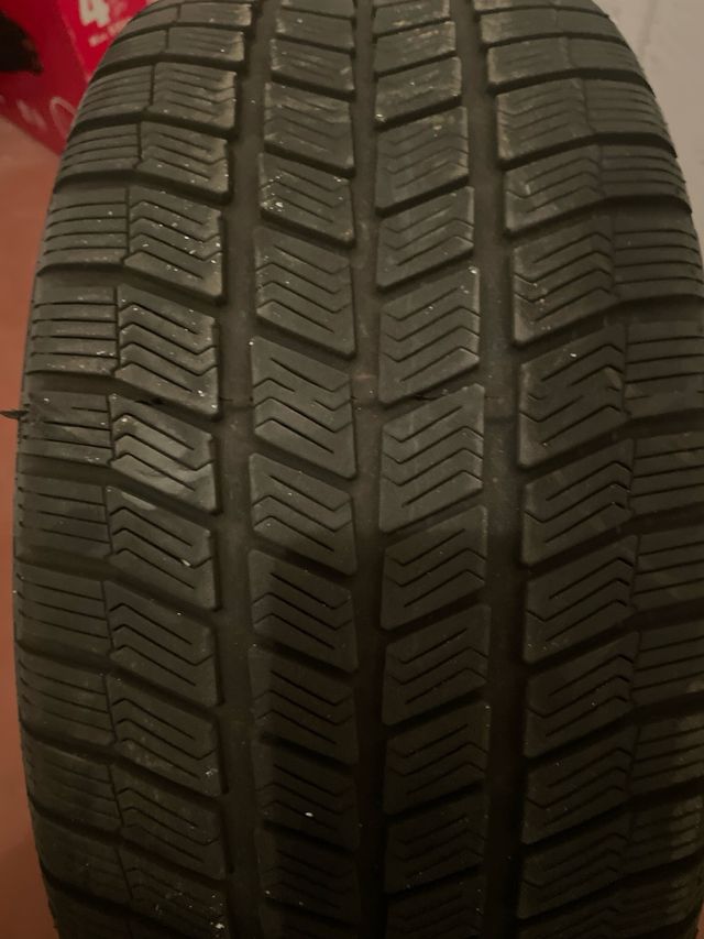 Neumático 225/45R17