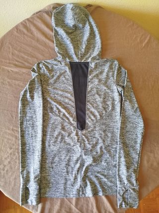 Camiseta gris deportiva c/ capucha
