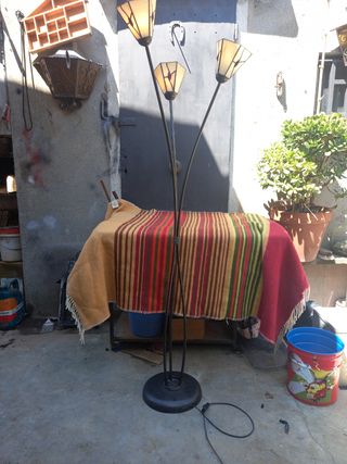 Lámpara pie metal