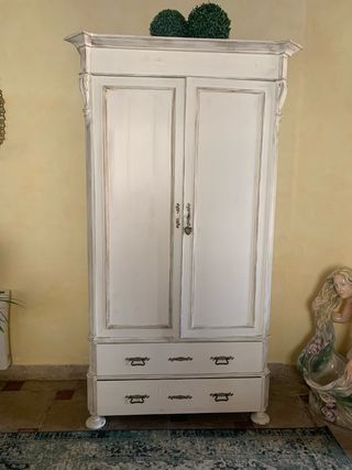 Armario antiguo blanco estilo provenzal