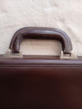 Maletín ejecutivo marrón