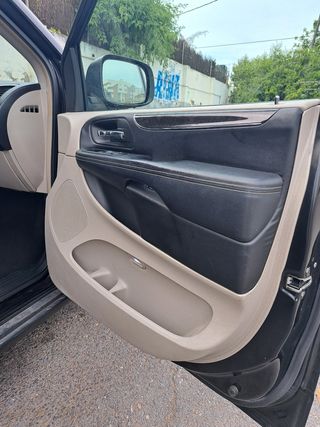 Lancia Voyager 2013