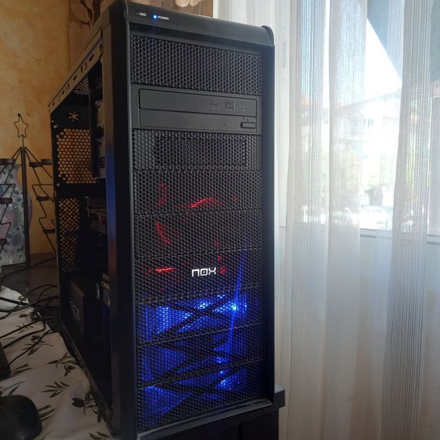 Torre PC Gamer - Azul y Negro