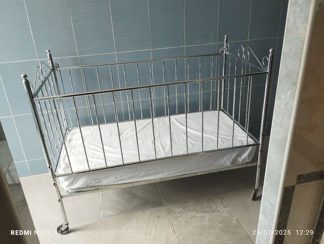 Cuna metalica para bebé