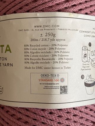6 ovillos multitécnicos de algodón reciclado.