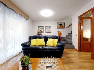 Casa adosada en venta en Les Arenes - La Grípia  Can Montllor en Terrassa