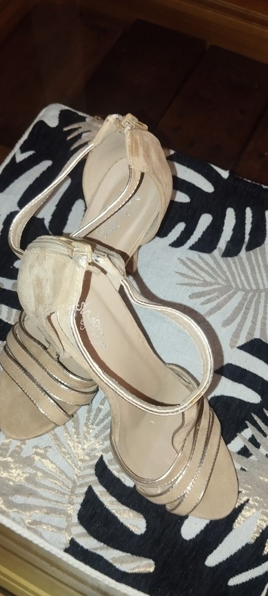 Sandalias beige-doradas