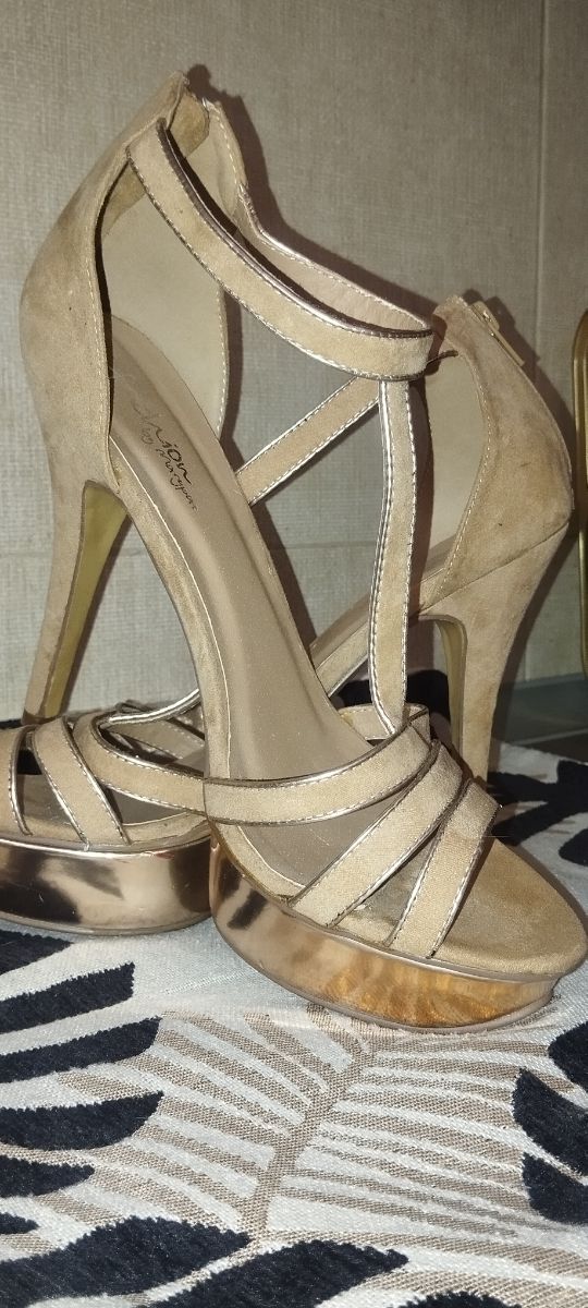 Sandalias beige-doradas