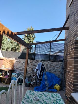 Gazebo in legno marrone