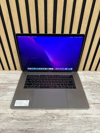 MacBook Pro 15" 2016 i7 16gb 500gb SSD