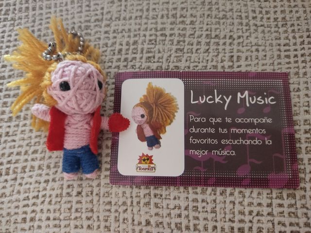 Muñeco de hilo artesanal Luky Music.