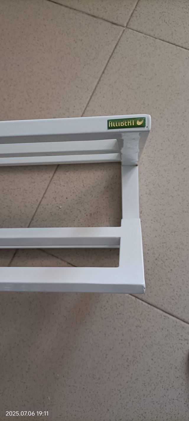 Toallero pared blanco - Marca Allibert