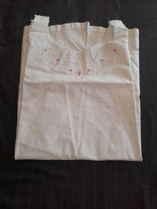 Camisón bordado vintage