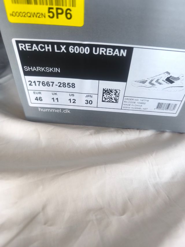 Zapatillas Hummel deportivas grises y blancas