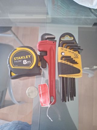Juego herramientas: llave grifa, metro Stanley &