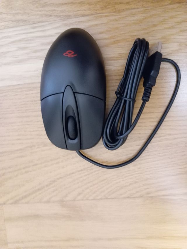 Teclado y ratón negros