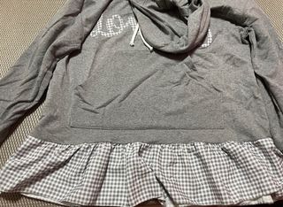 Sudadera gris Lovely con capucha
