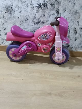 Moto Minnie Mouse niña
