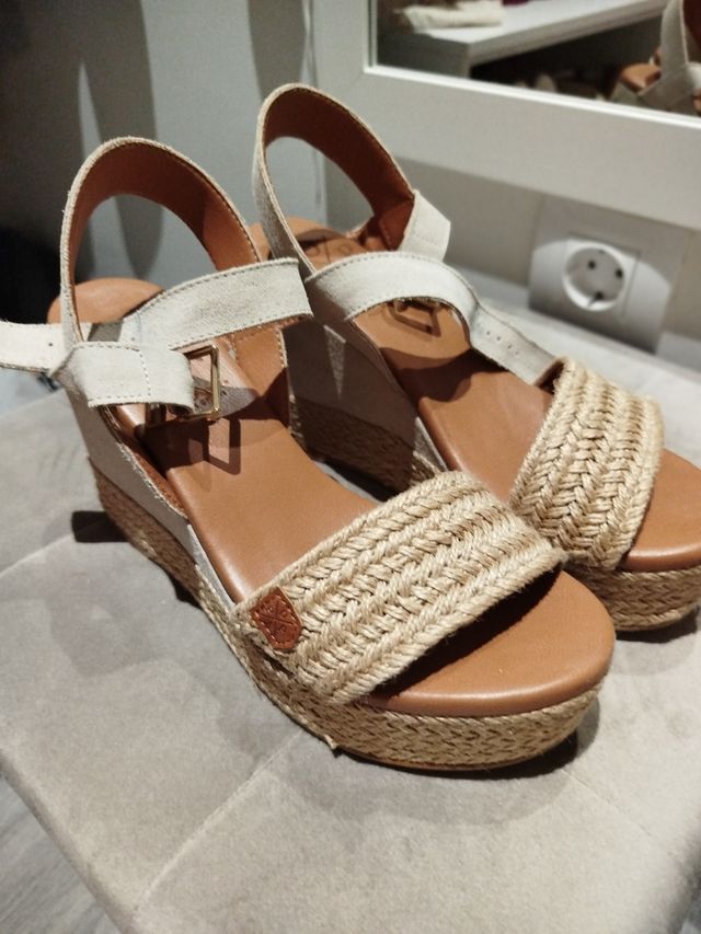 Cuñas Popa beige talla 35