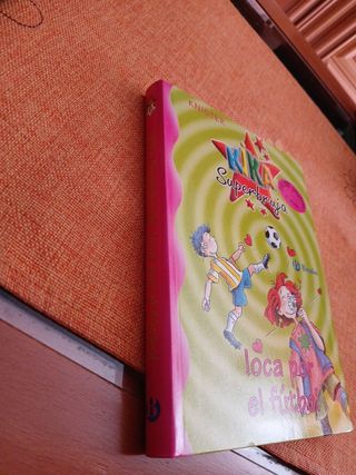 Kika Superbruja, loca por el fútbol (Kika super...