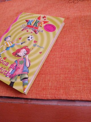 Kika Superbruja, loca por el fútbol (Kika super...