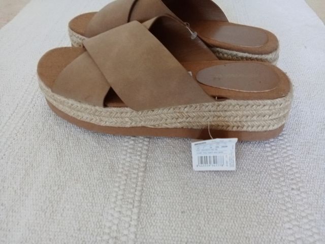 Sandalias planas beige WomenSecret