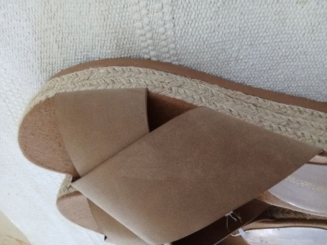 Sandalias planas beige WomenSecret