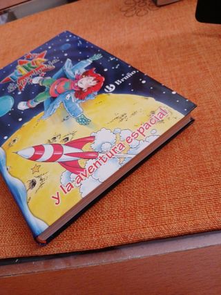 Kika Superbruja y la aventura espacial (Kika Su...