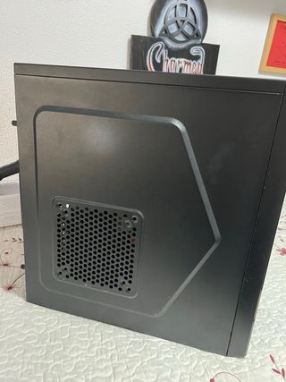Caja PC negra - Torre ordenador