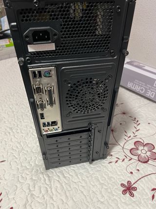 Caja PC negra - Torre ordenador