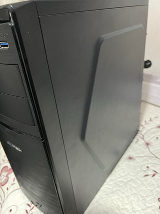 Caja PC negra - Torre ordenador