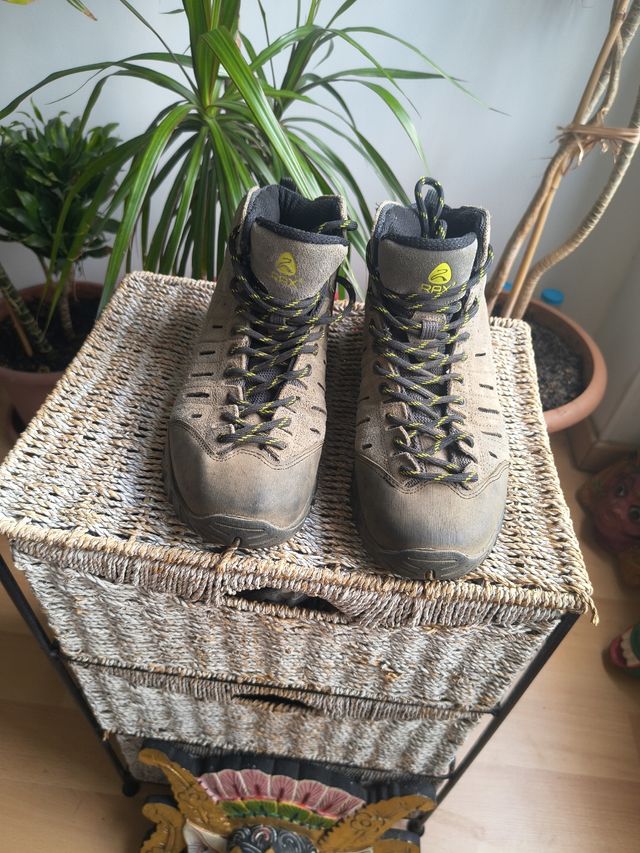 Botas trekking montaña talla 40