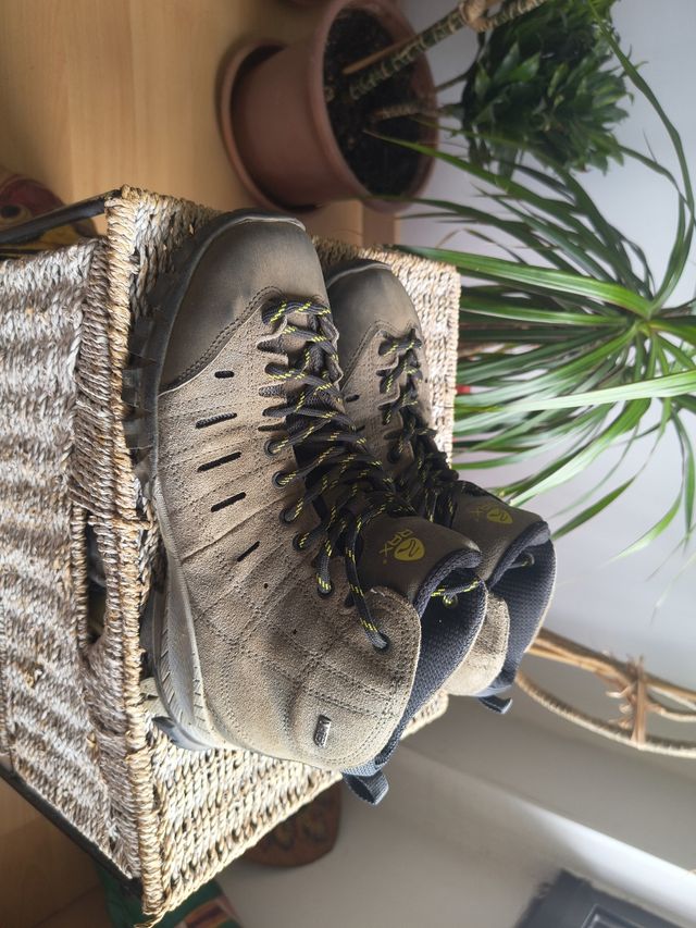 Botas trekking montaña talla 40