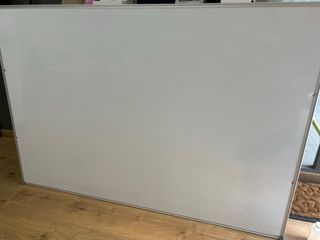 Pizarra blanca magnética móvil