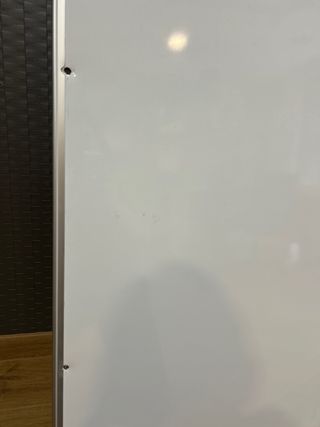 Pizarra blanca magnética móvil